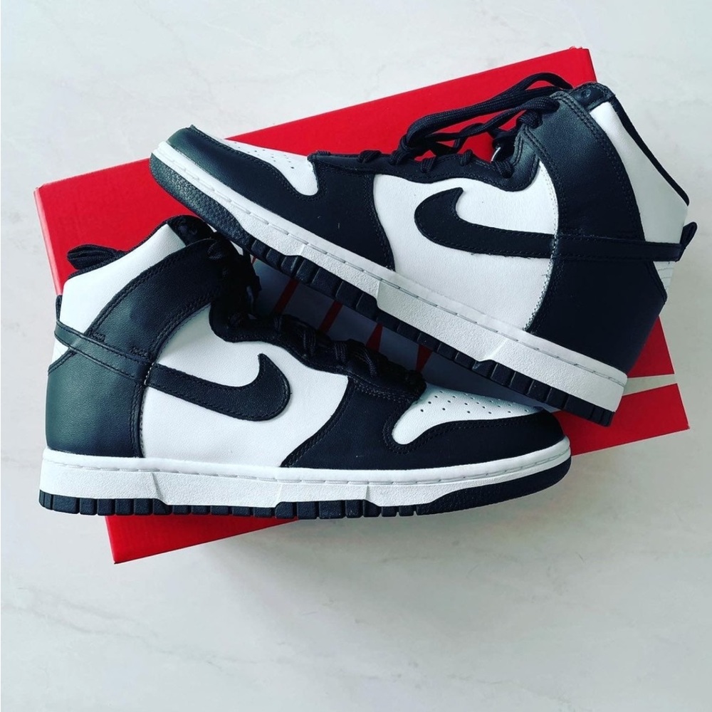 Women’s dunk high panda Nike size 9